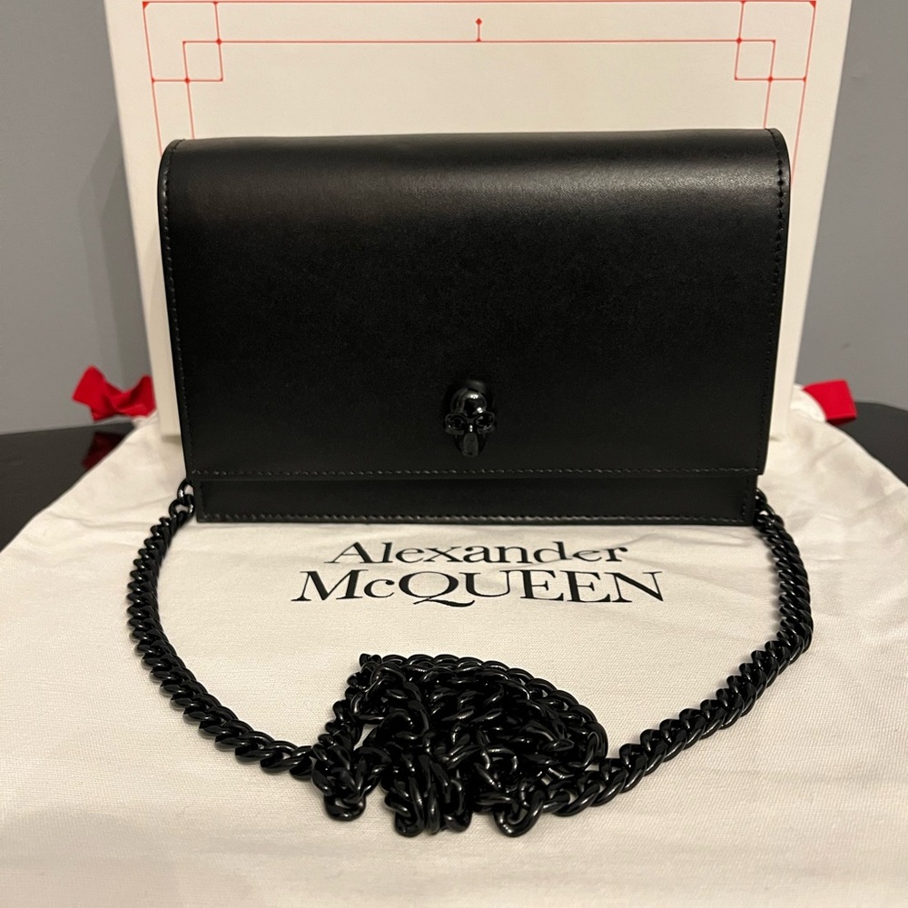 ALEXANDER McQUEEN Small Skull Bag in Black Leather with Black Hardware
